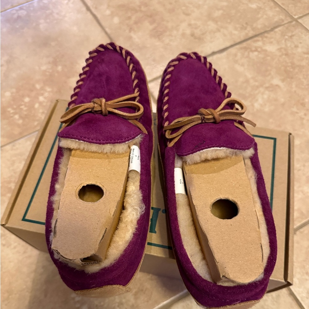 L.L. BEAN big kids Wicked Good Slippers - Picture 7 of 16